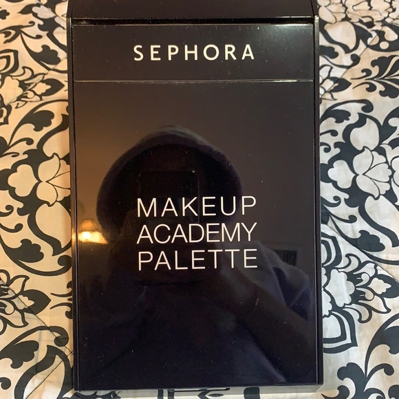 Makeup palette